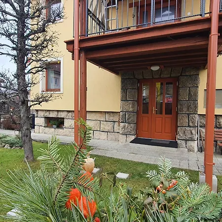 Privat Henry منزل للإقامة